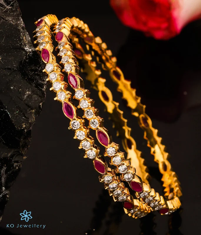 Layered chain bangles-The Niyati Silver Solitaire Bangle (Size 2.2/2.4/2.8)