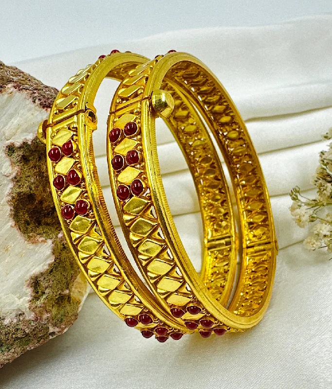 Solid chain bangles-The Pratiksha Silver Kemp Openable Kada Bracelet (Red/Size 2.2/2.4/2.8)