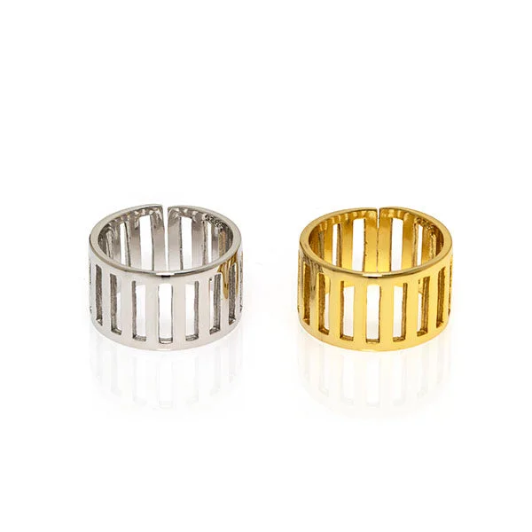 Sleek gold rings-Montage Ring