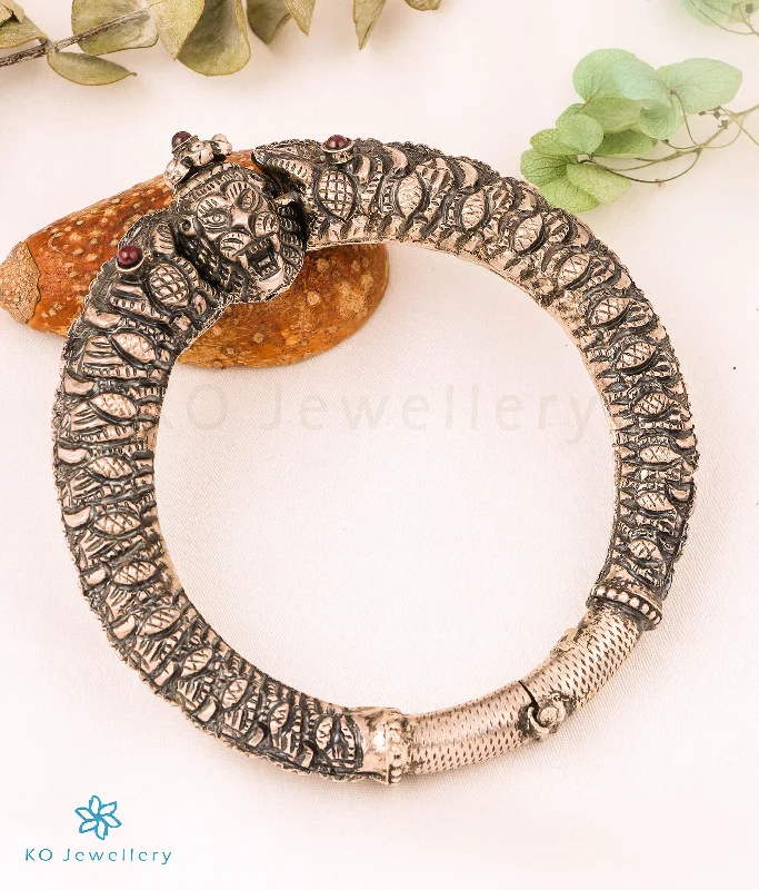 Fiber edge bangles-The Simhada Antique Silver Lion Kada (Oxidised/Size 2 & 2.4)