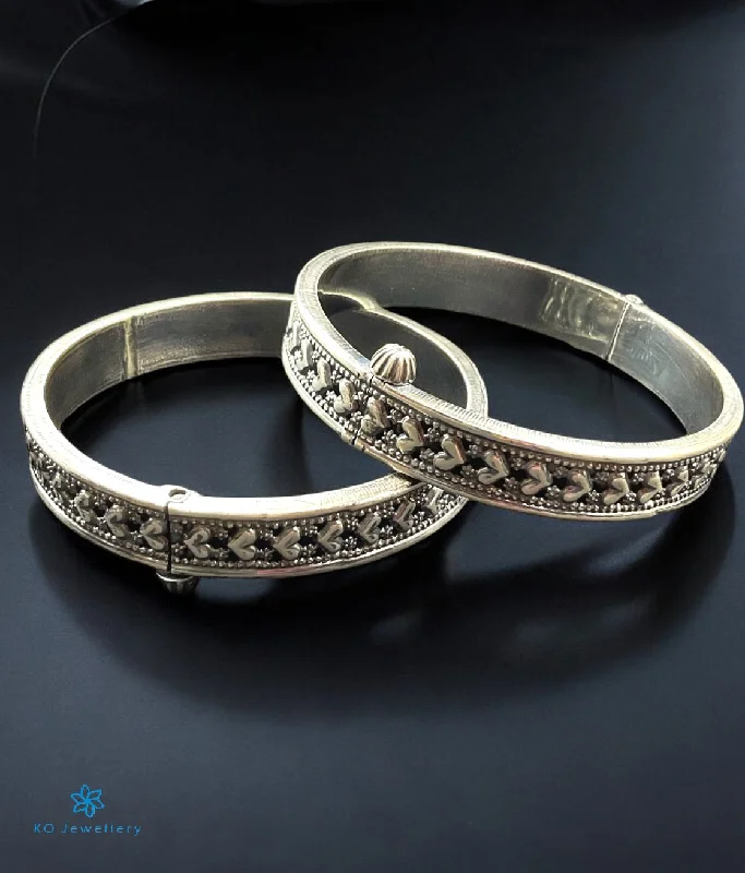 Lapis stone bangles-The Yudhvan Silver Antique Openable Bracelet (Oxidised/Size/2.2/2.4/2.6/2.8)