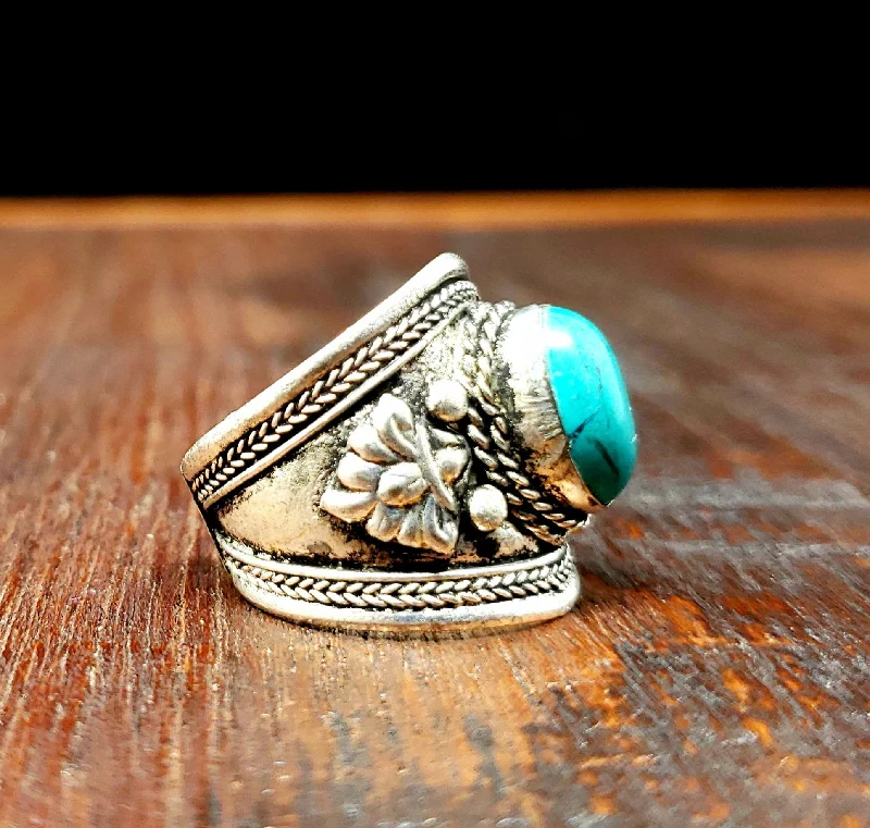 Bold cocktail rings-Silver Tibetan Turquoise Ring